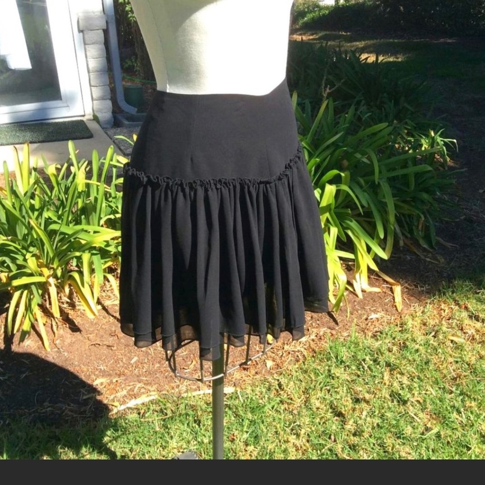 Banana Republic black fit & flare skirt.  (JJ199)